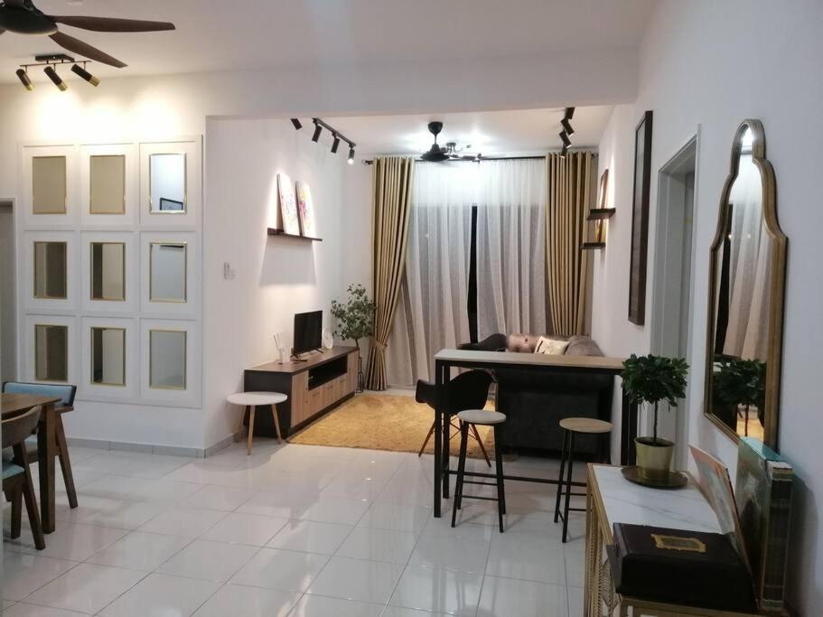 Homestay Casa Nur Iman @Adelia カジャン エクステリア 写真