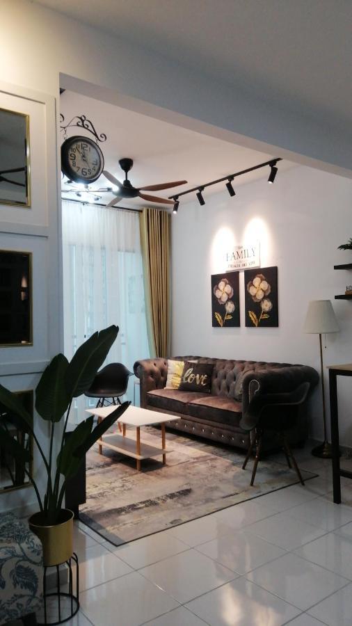 Homestay Casa Nur Iman @Adelia カジャン エクステリア 写真